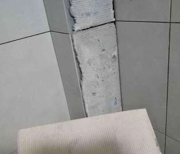会昌瓷砖空鼓维修公司分享下厨房瓷砖脱落的补救措施。